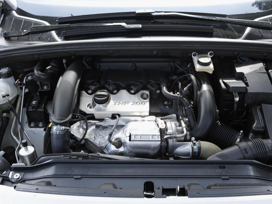  Peugeot 308 CC 2011 года  (UK) (фото 6 из 13)